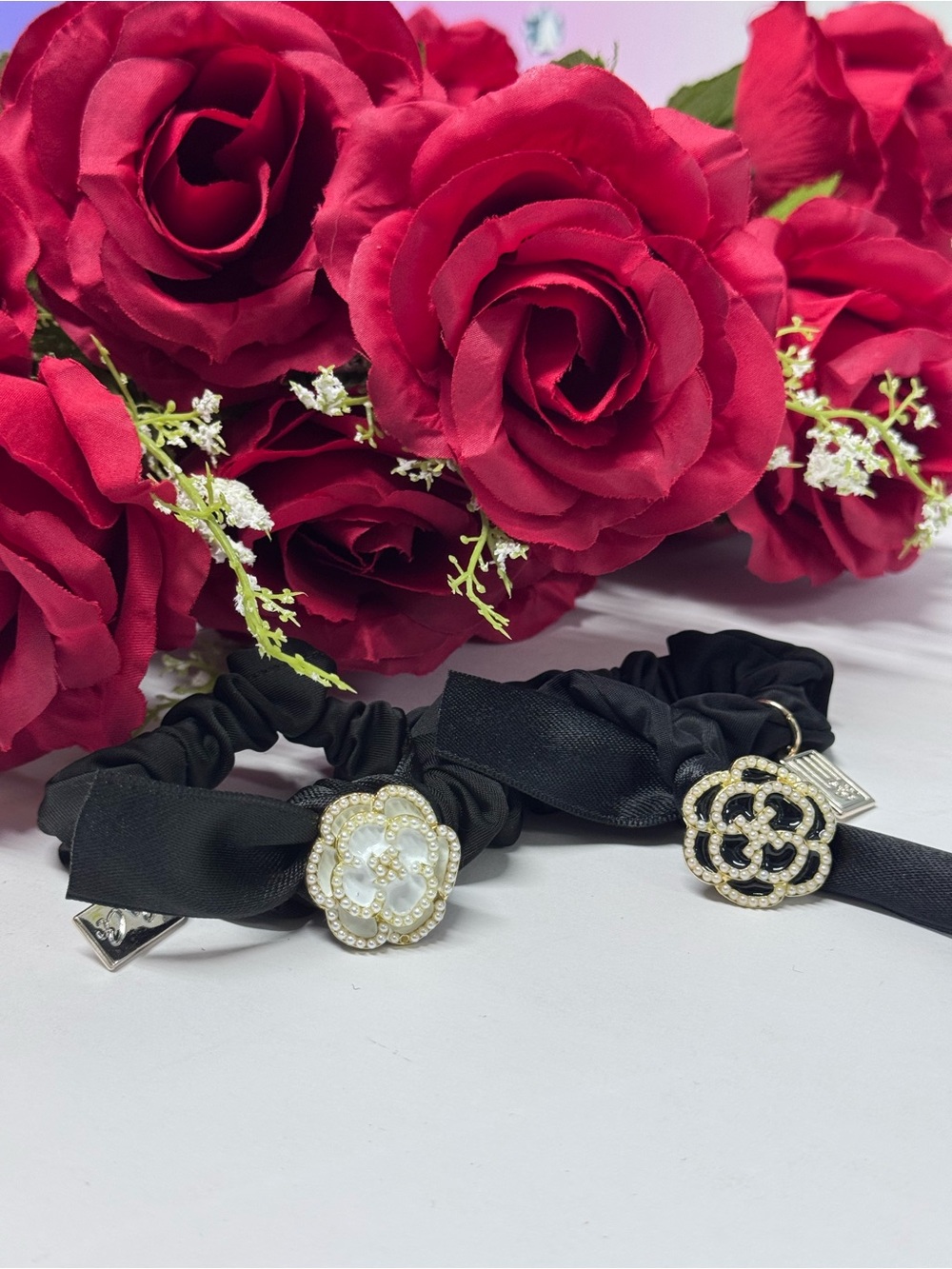 🌺SET OF 2 CAMELLIA PEARL HAIR SCRUNCHIES